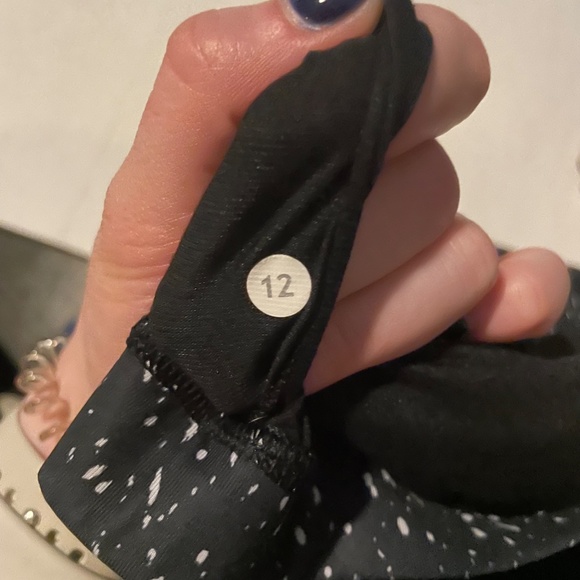 Lululemon Tough It Out Tank with Bra Size 12 - Picture 5 of 5